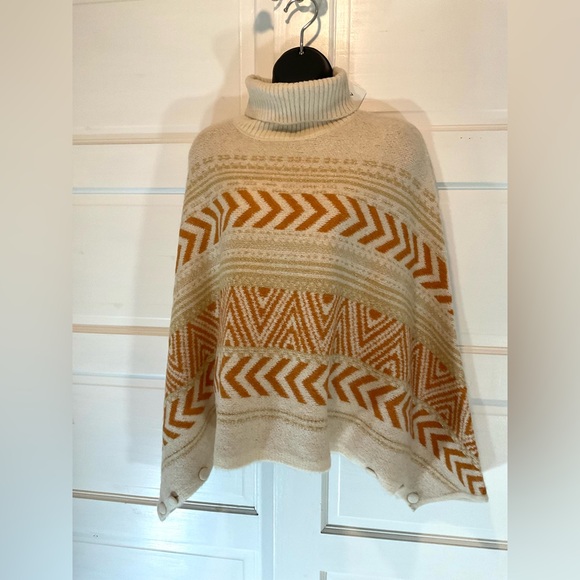 MARINA V PARIS PONCHO - Picture 8 of 10